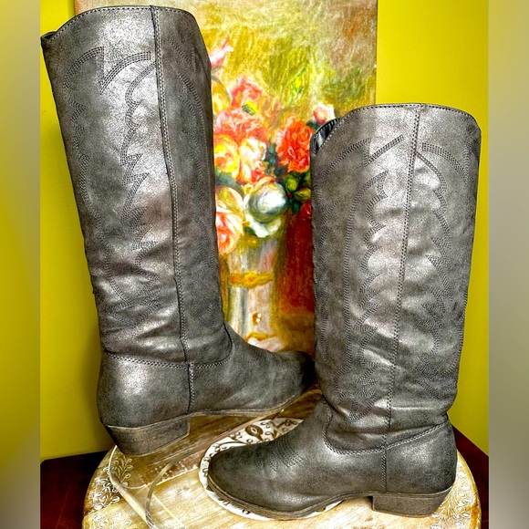 EUC Rampage “Telula” Shimmery Metallic Western Style Boot. Size 7.5 in *Pewter - Picture 6 of 13